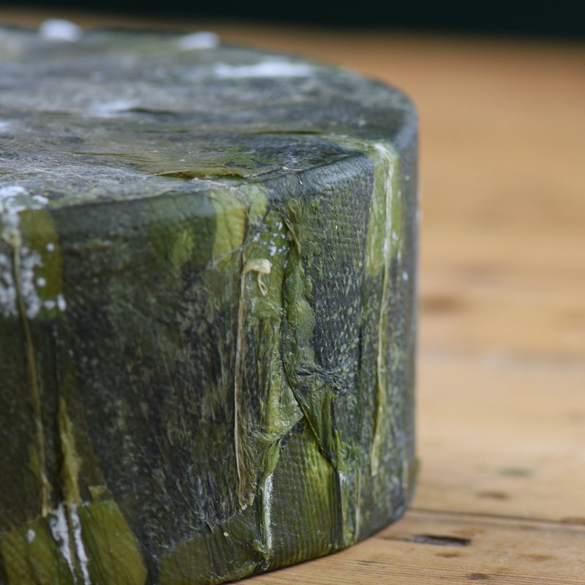 Cornish Yarg Garlic - Hard/Crumbly Cow Milk British Artisan Cheese ...